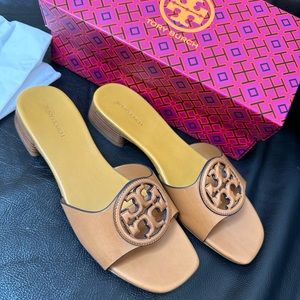 Tory Burch Bombe Miller Slide
Brand new in box size 7.5